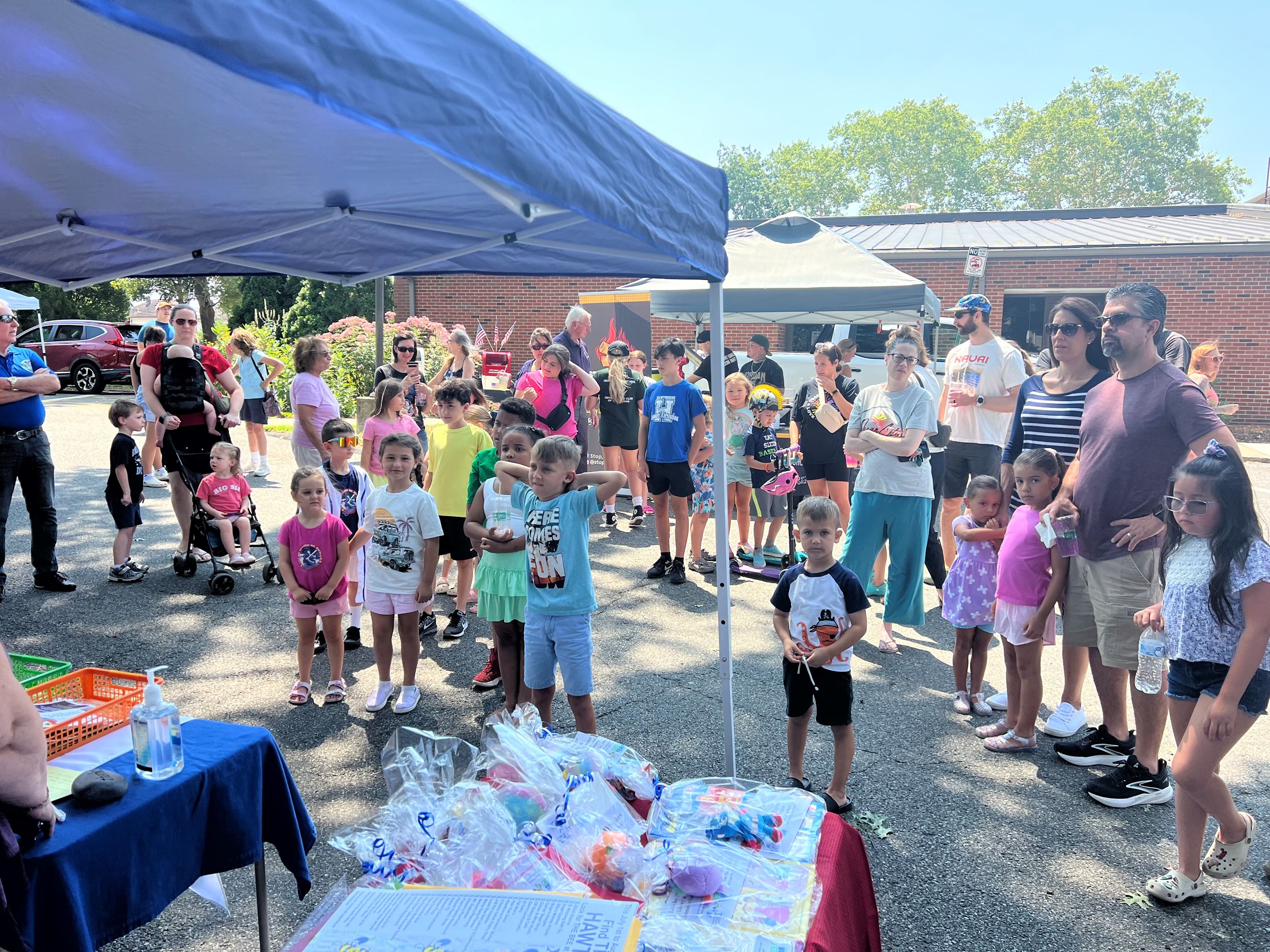 Hawthorne Bee 2025 Crowd front